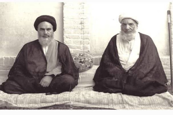 تصویر آیت الله مروجی طبسی در کنار امام خمینی (ره)